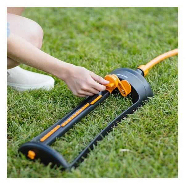 Fiskars Zwenksproeier Waterbesparend L 3 Fiskars Zwenksproeier Waterbesparend L - Afbeelding 3